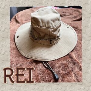 REI Canvas Hat
